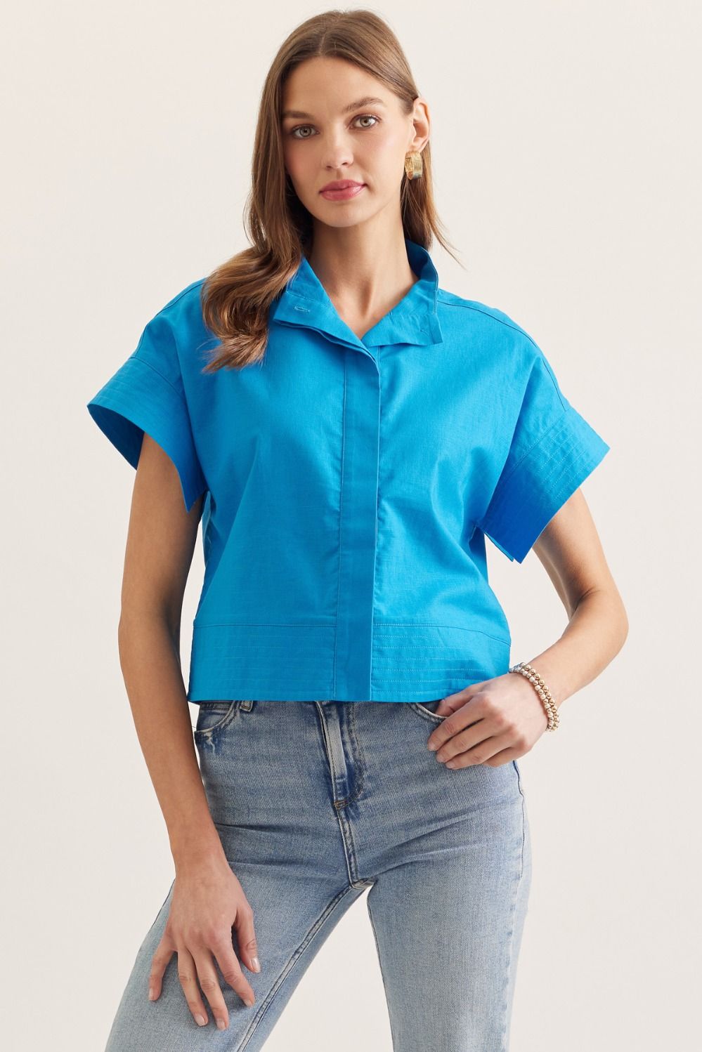 Entro Short Sleeve Stand Up Collar Top In Ocean Blue