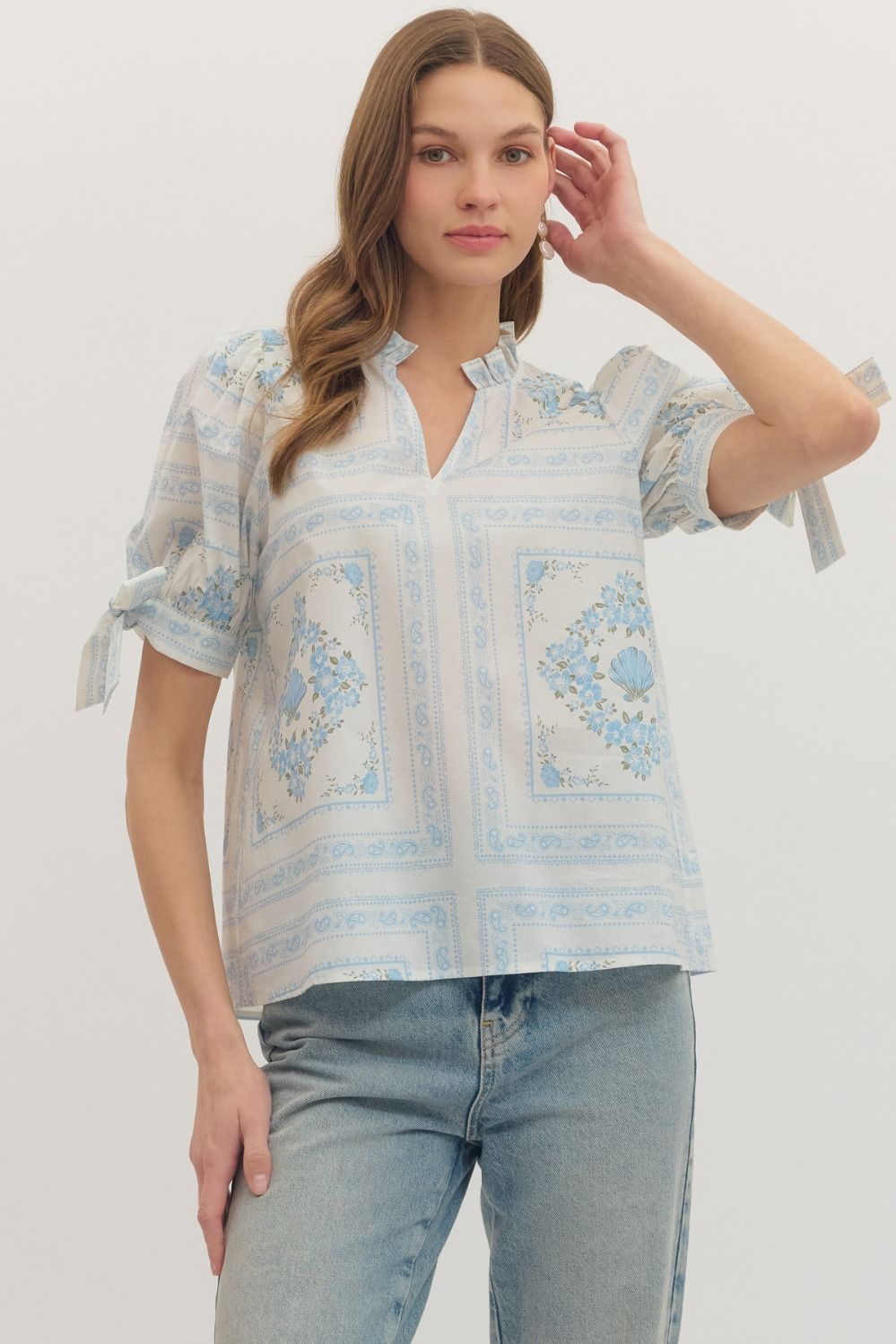 ENTRO Printed Short Puff Sleeve Top In Cream