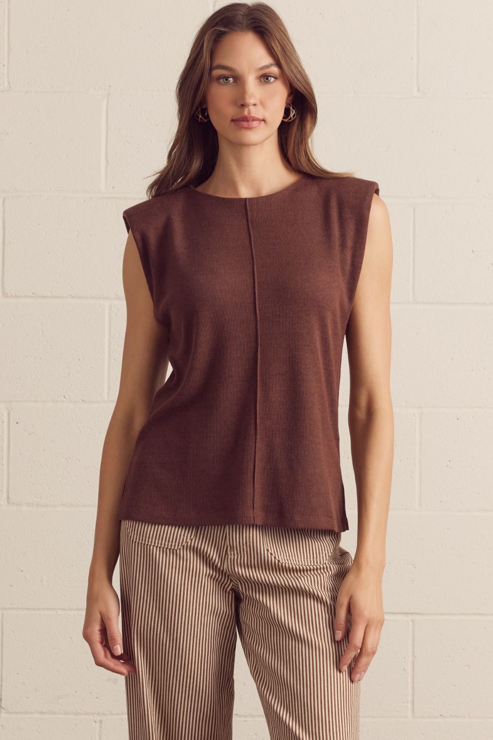 ENTRO Solid Cap Sleeve Top With Front Seam In Brown
