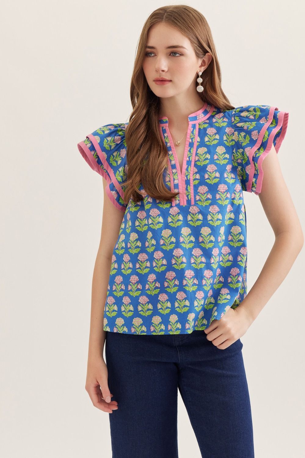 ENTRO Floral Print Flutter Sleeve Top With Contrast Binding In Blue