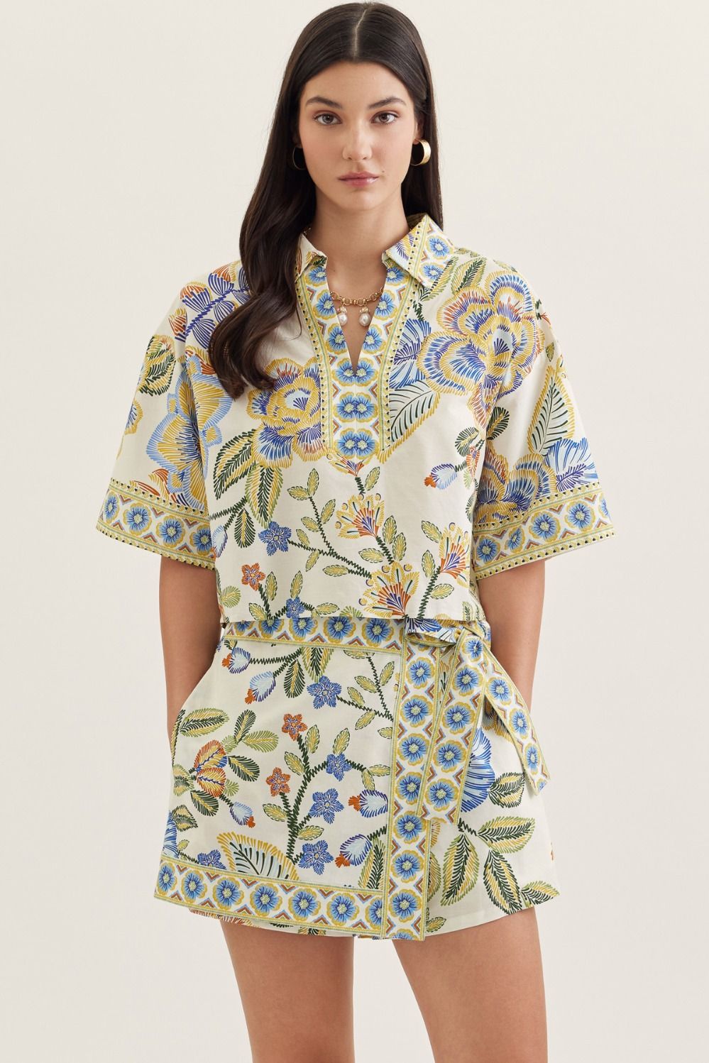 ENTRO Botanical Print Short Sleeve Top With V Neck In Light Blue