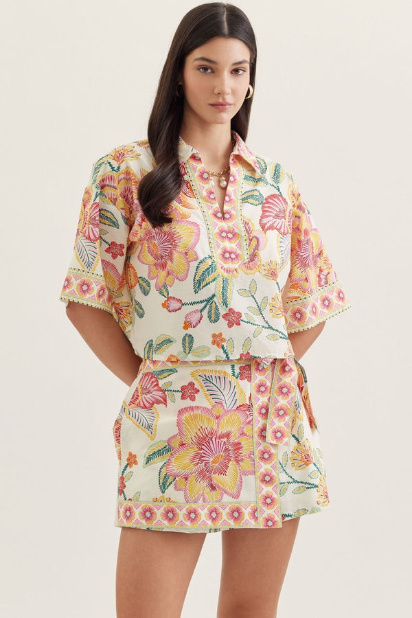 ENTRO Botanical Print Short Sleeve Top With V Neck In Pink