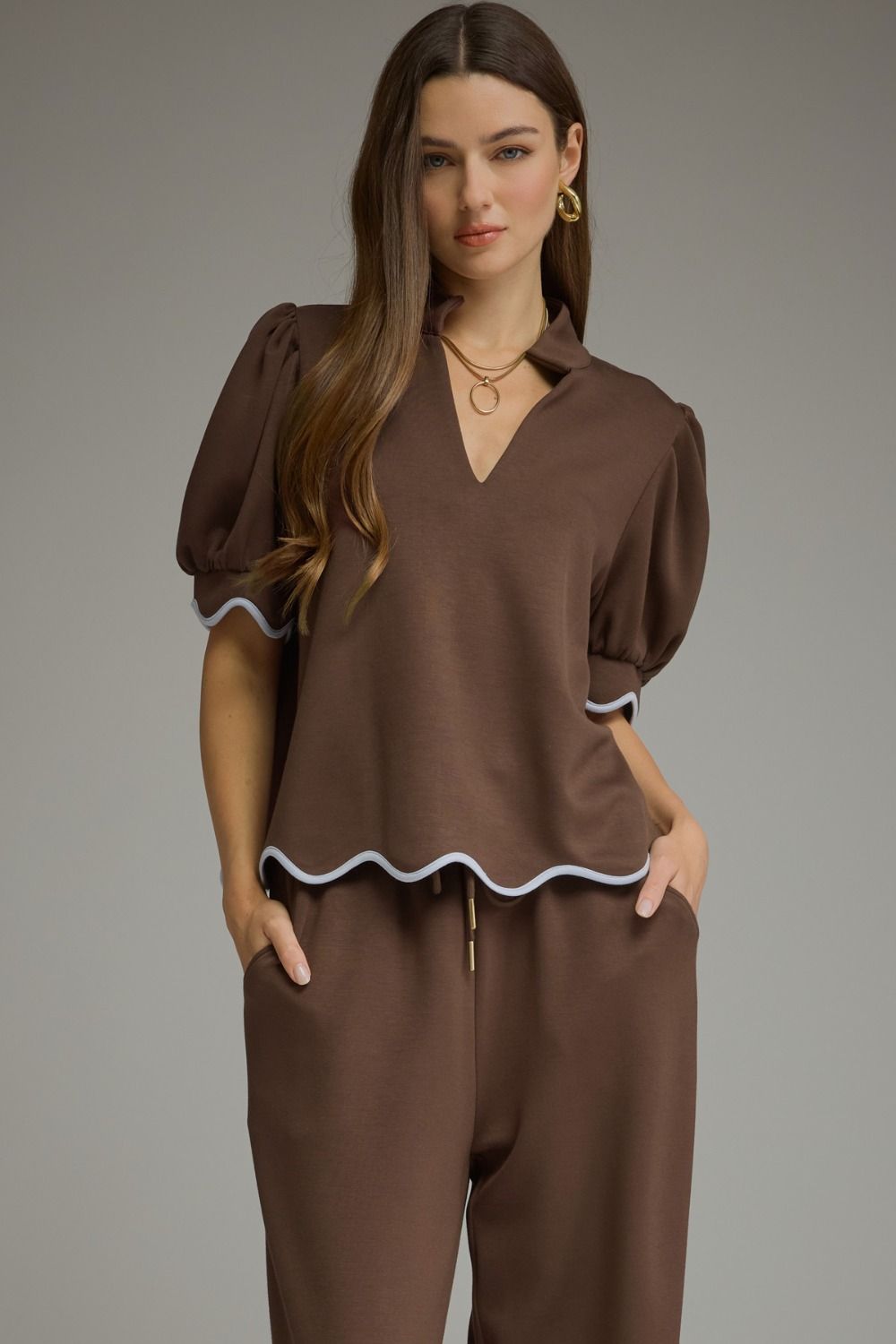 ENTRO Luxe Knit Short Sleeve Top With Scallop Trim In Brown