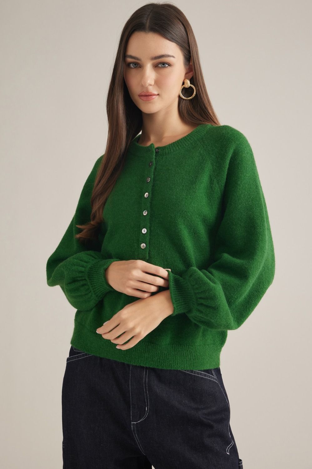 ENTRO Long Sleeve Round Neck Button Front Top In Pine
