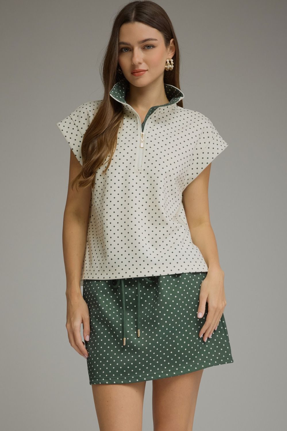 ENTRO Flutter Sleeve Top In Cream Green