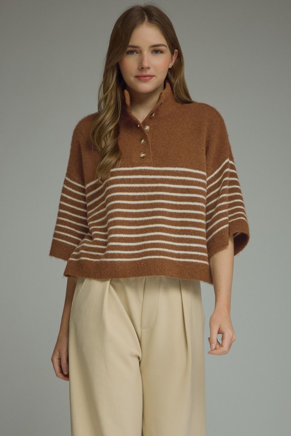 ENTRO Short Sleeve Stripe Knit Top In Brown