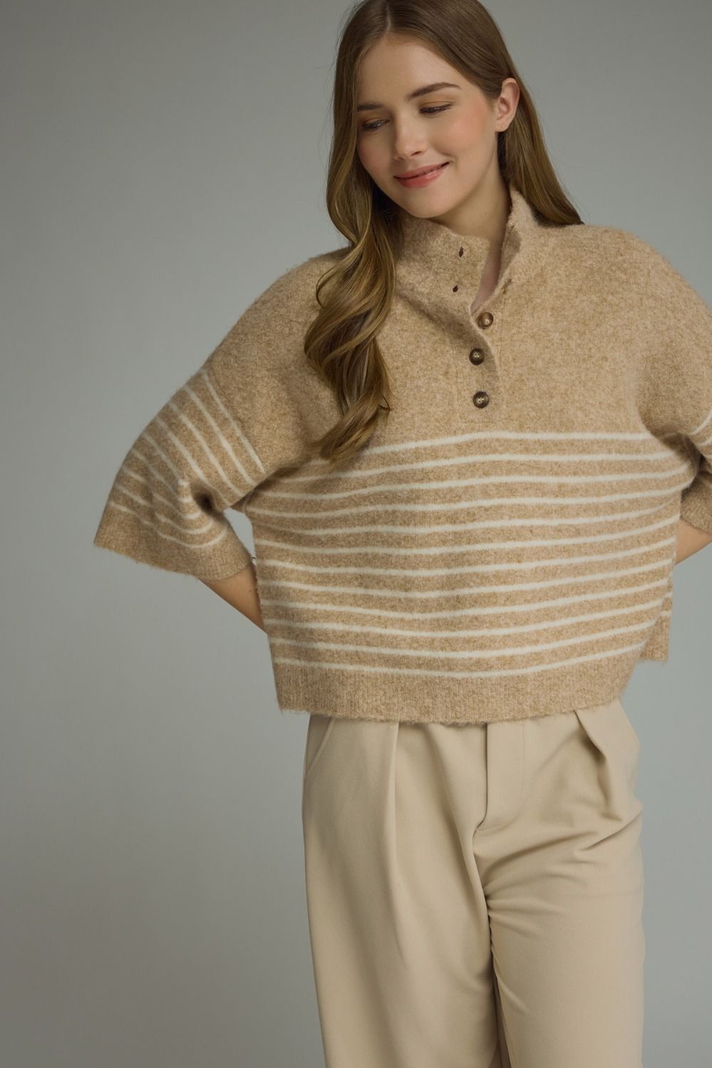 ENTRO Short Sleeve Stripe Knit Top In Camel