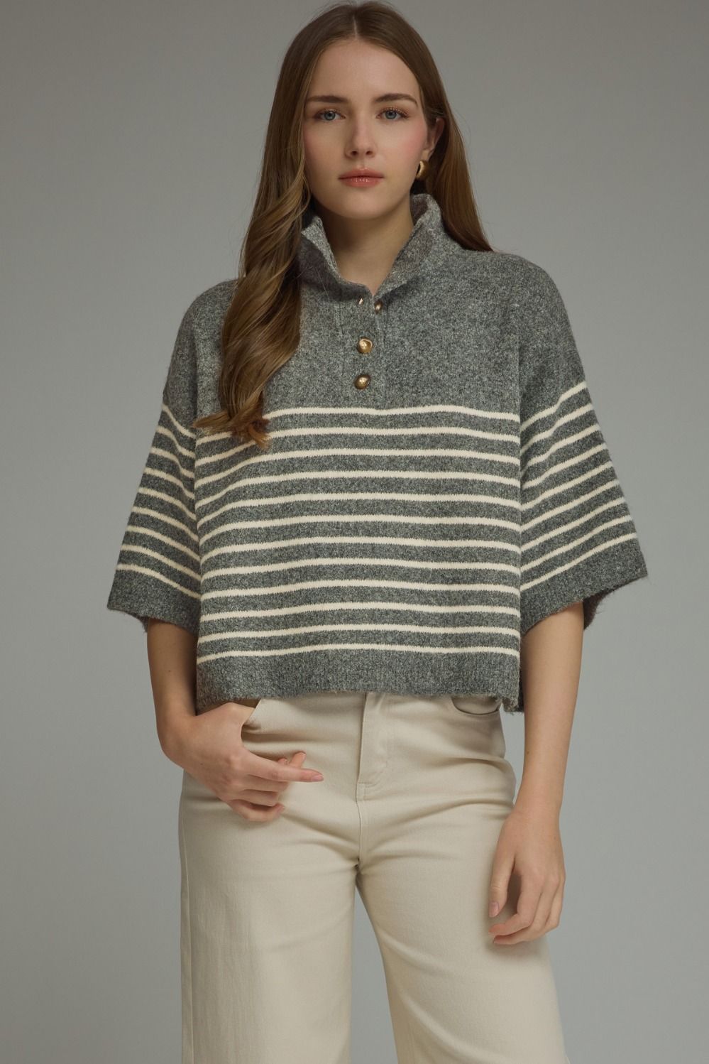 ENTRO Short Sleeve Stripe Knit Top In Charcoal