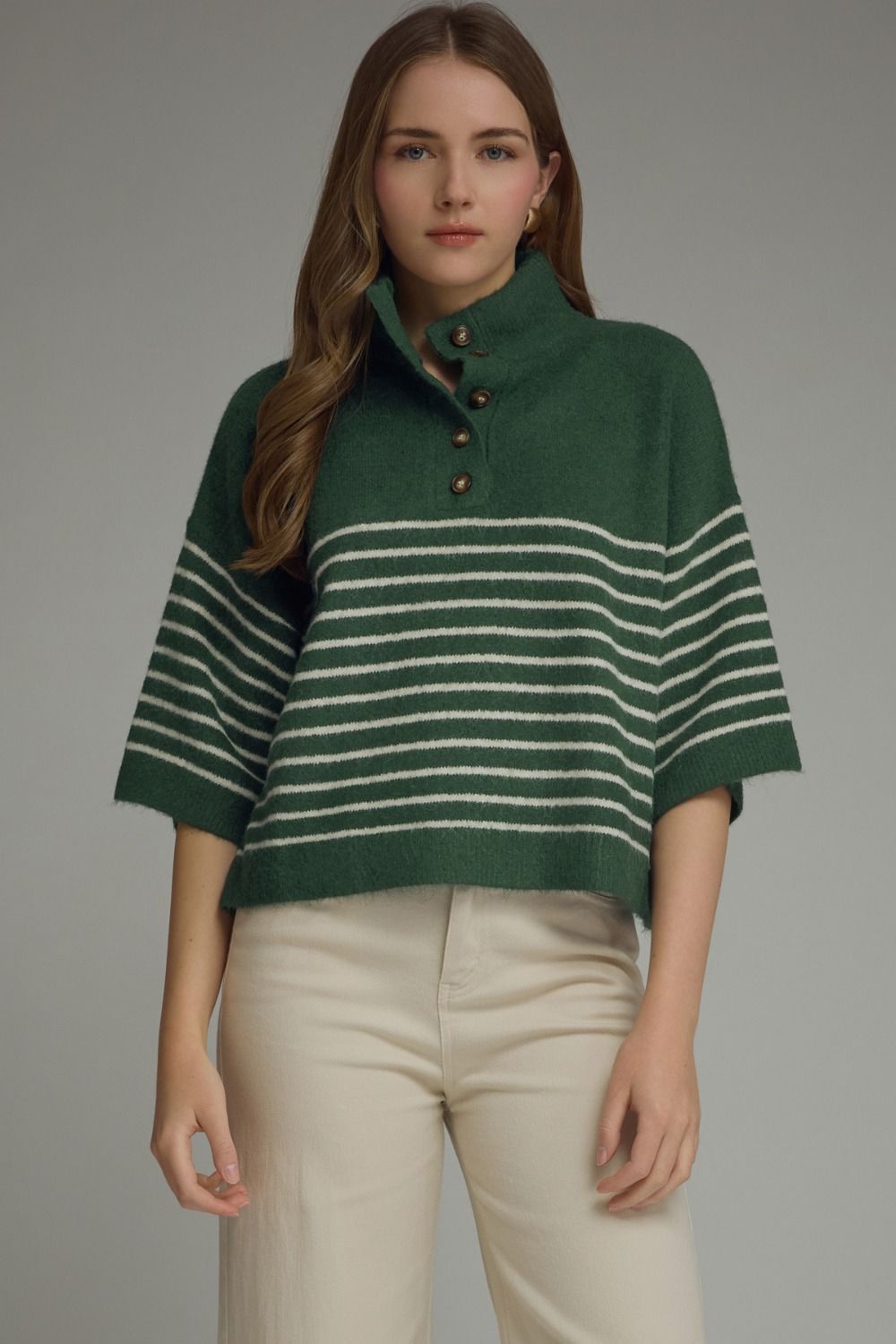 ENTRO Short Sleeve Stripe Knit Top In Hunter Green