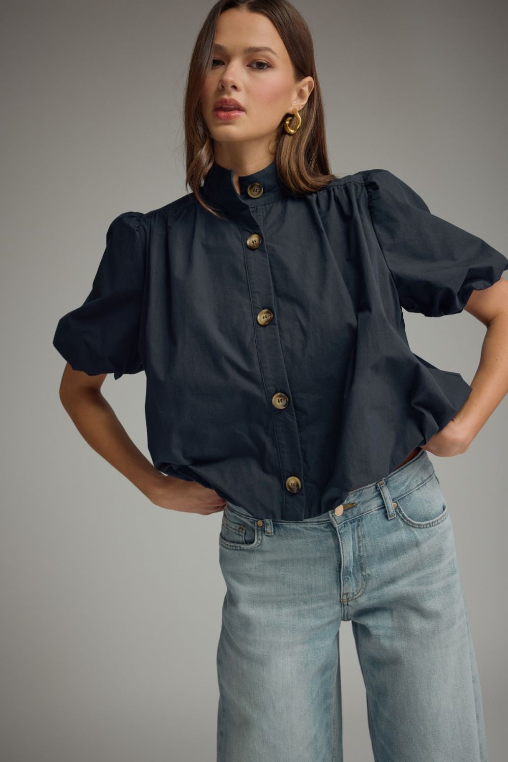 ENTRO Short Sleeve Bubble Hem Top In Black