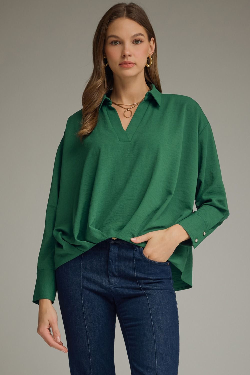 ENTRO Collared Long Sleeve V Neck In Hunter Green