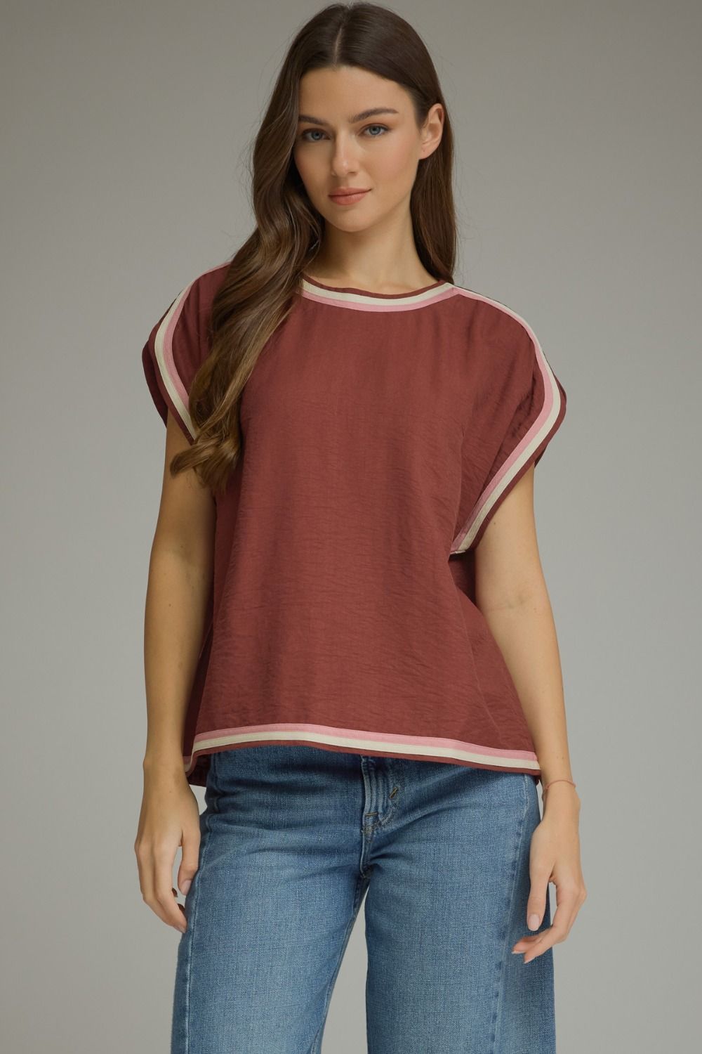 ENTRO Round Neck Short Sleeve Top In Brick