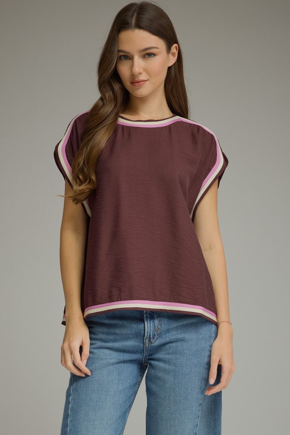 ENTRO Round Neck Short Sleeve Top In Chocolate