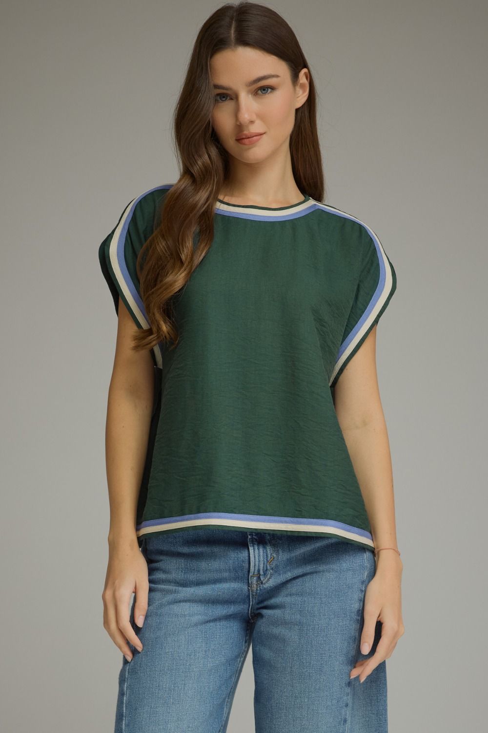 ENTRO Round Neck Short Sleeve Top In Hunter Green