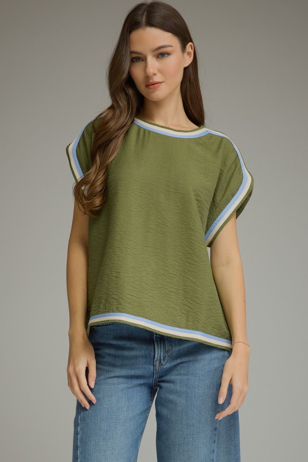ENTRO Round Neck Short Sleeve Top In Olive