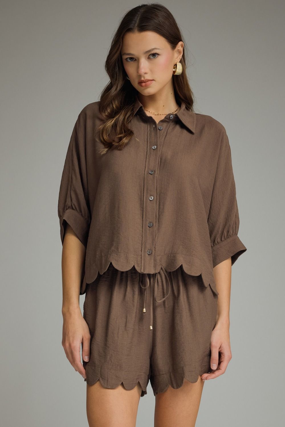 ENTRO Solid 3/4 Sleeve Scalloped Trim Top In Brown *COMING SOON*