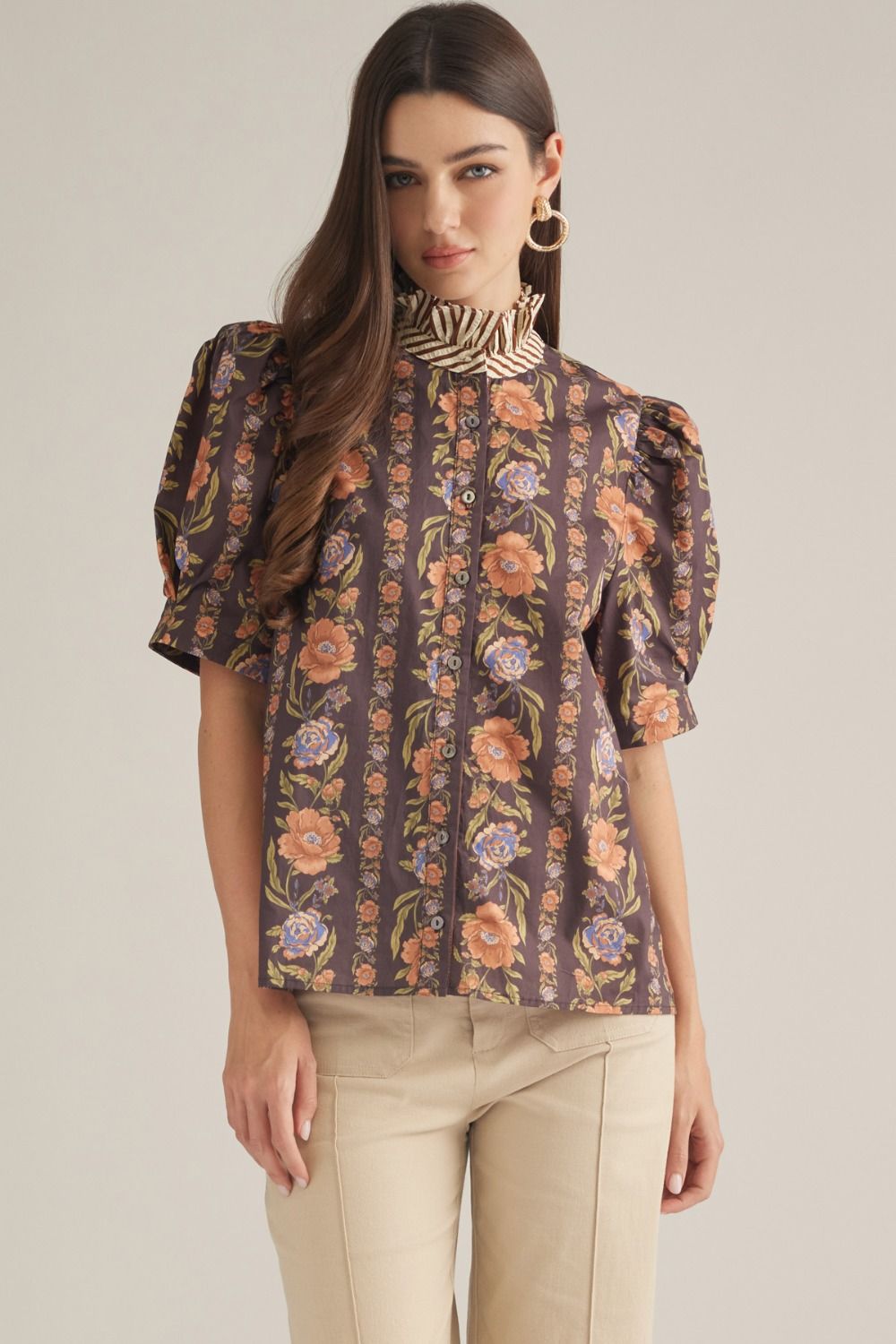 ENTRO Floral Short Sleeve Top With Contrast Ruffle Trim In Brown