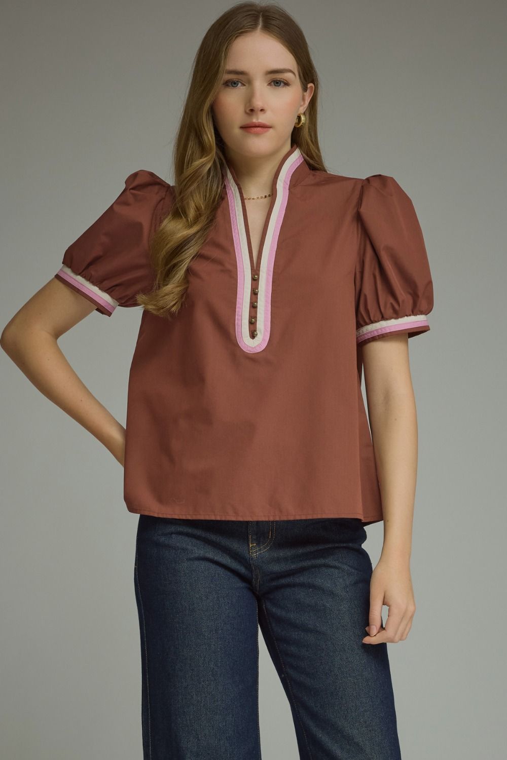 ENTRO Short Puff Sleeve Top With Contrast Binding In Chocolate