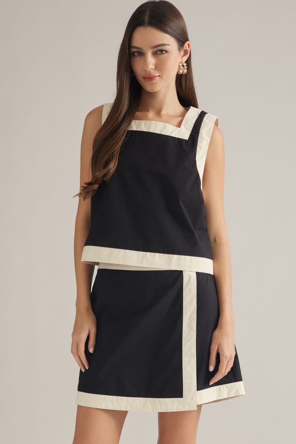 ENTRO Solid Top With Contrast Trim In Black
