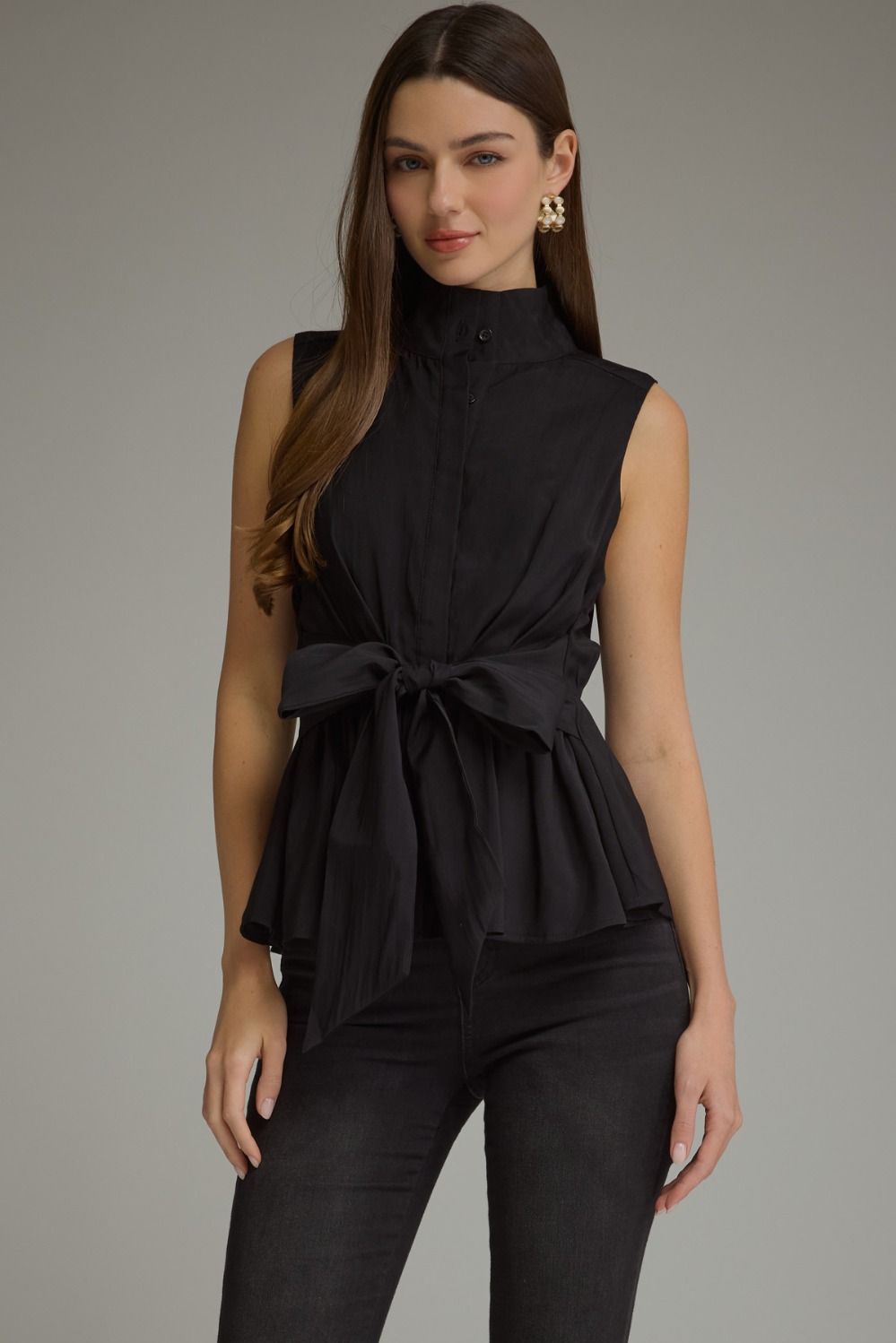 ENTRO Sleeveless Top With Front Tie Detail In Black