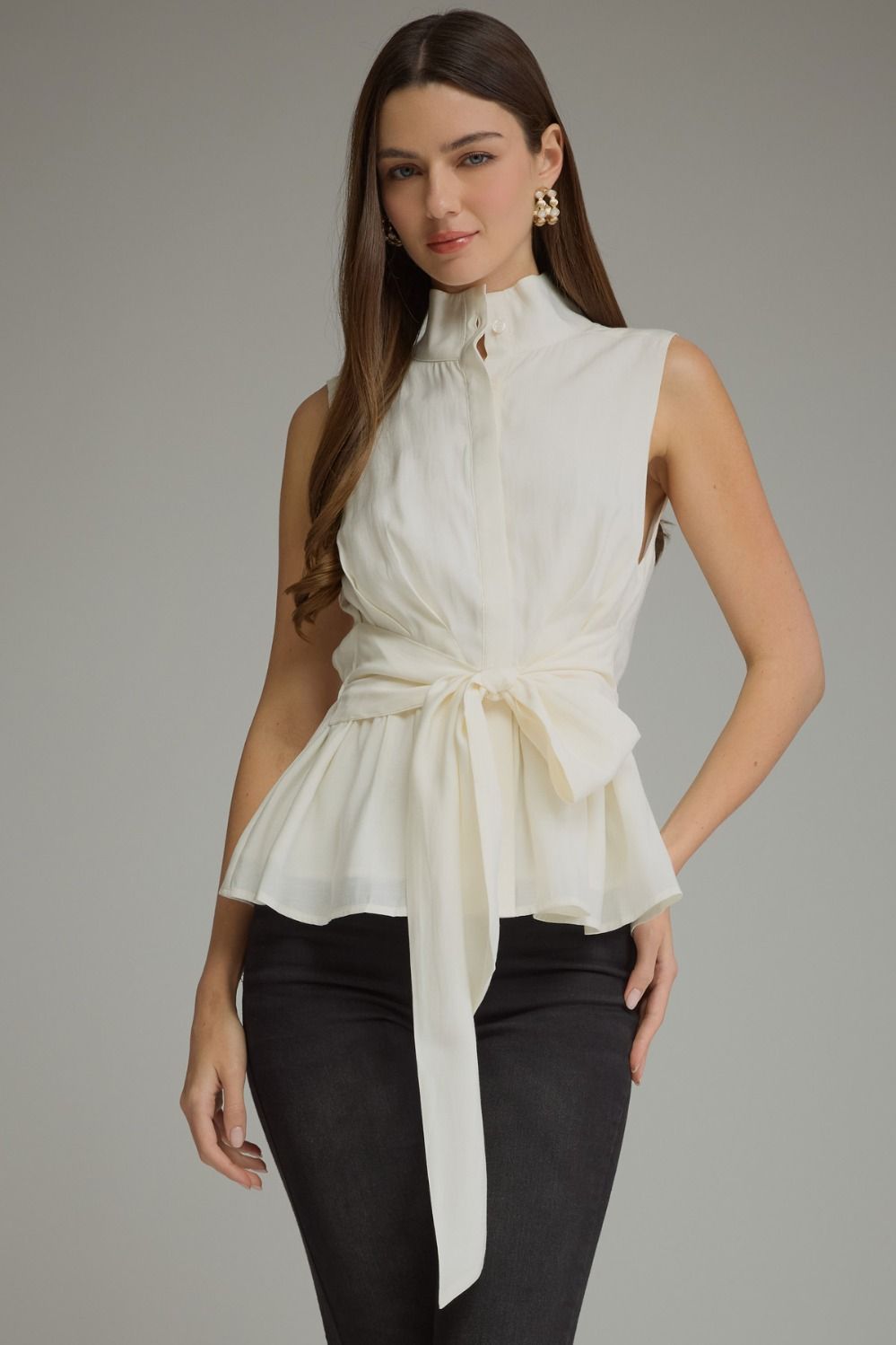 ENTRO Sleeveless Top With Front Tie Detail In Cream