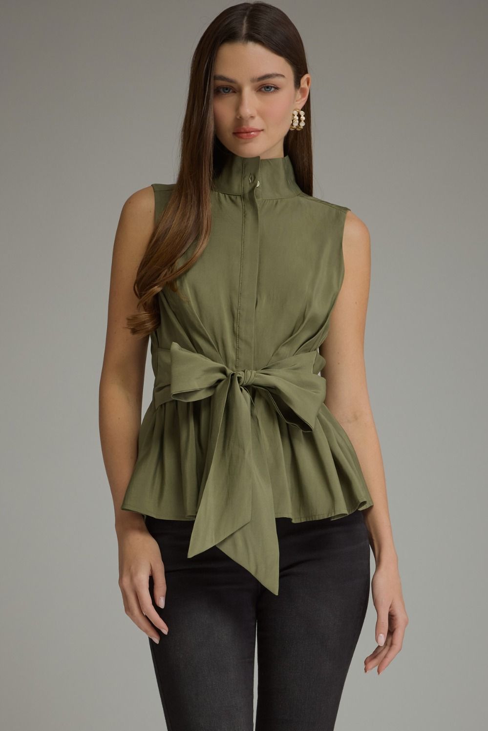 ENTRO Sleeveless Top With Front Tie Detail In Olive