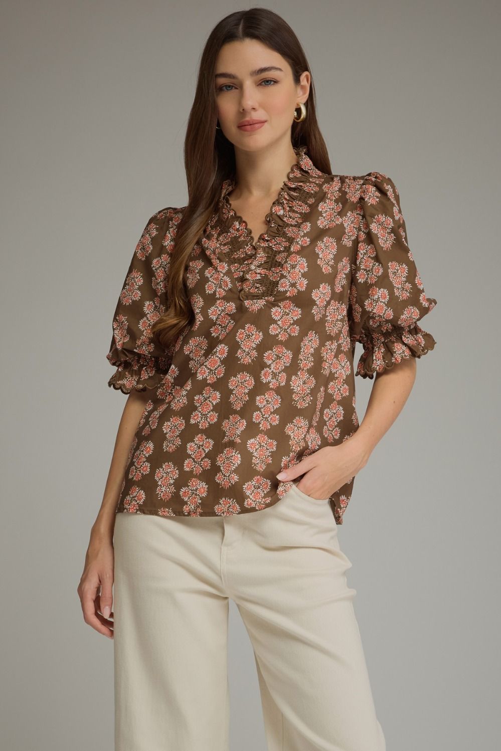 ENTRO Floral Print Ruffled V Neck Short Sleeve Top In Brown