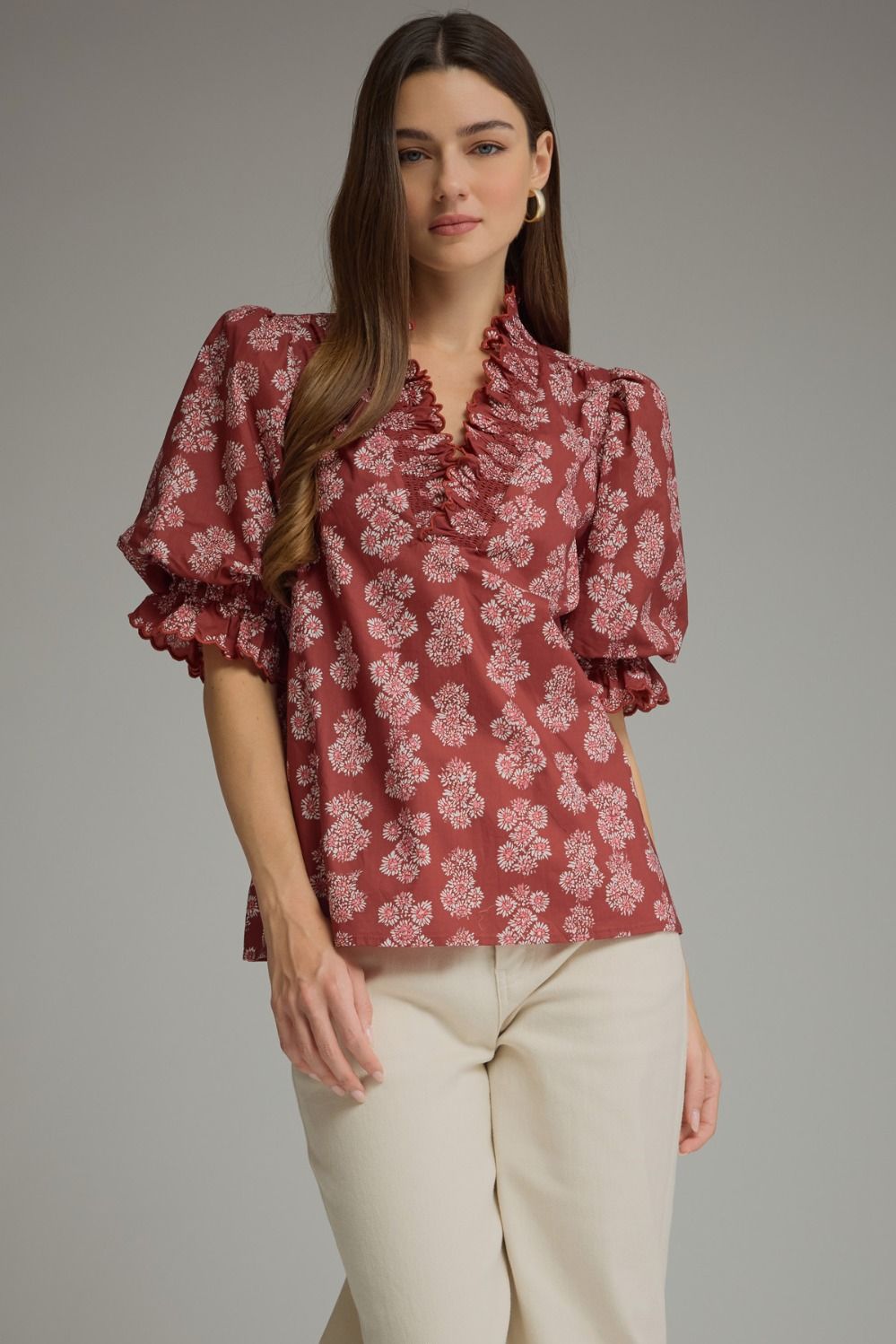 ENTRO Floral Print Ruffled V Neck Short Sleeve Top In Burgundy