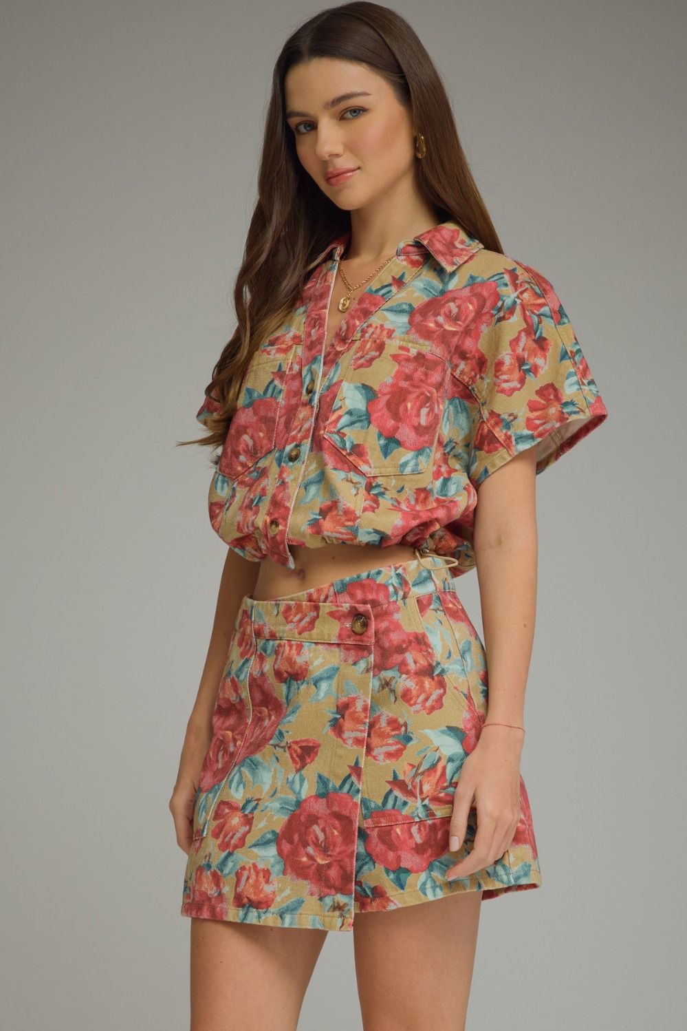 ENTRO Floral Button Closure Top In Camel