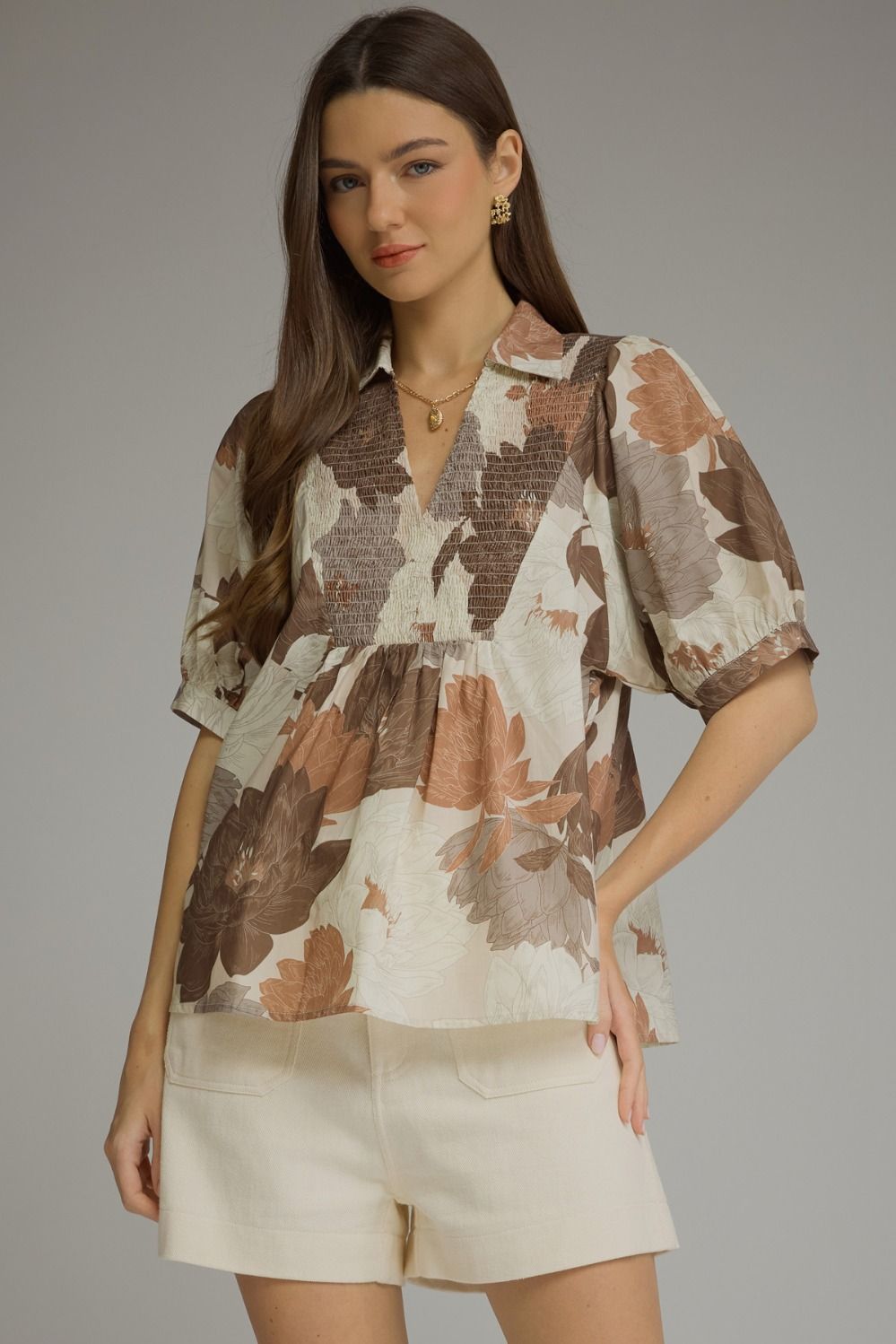 ENTRO Floral Puff Sleeve Top With V Neck In Mocha