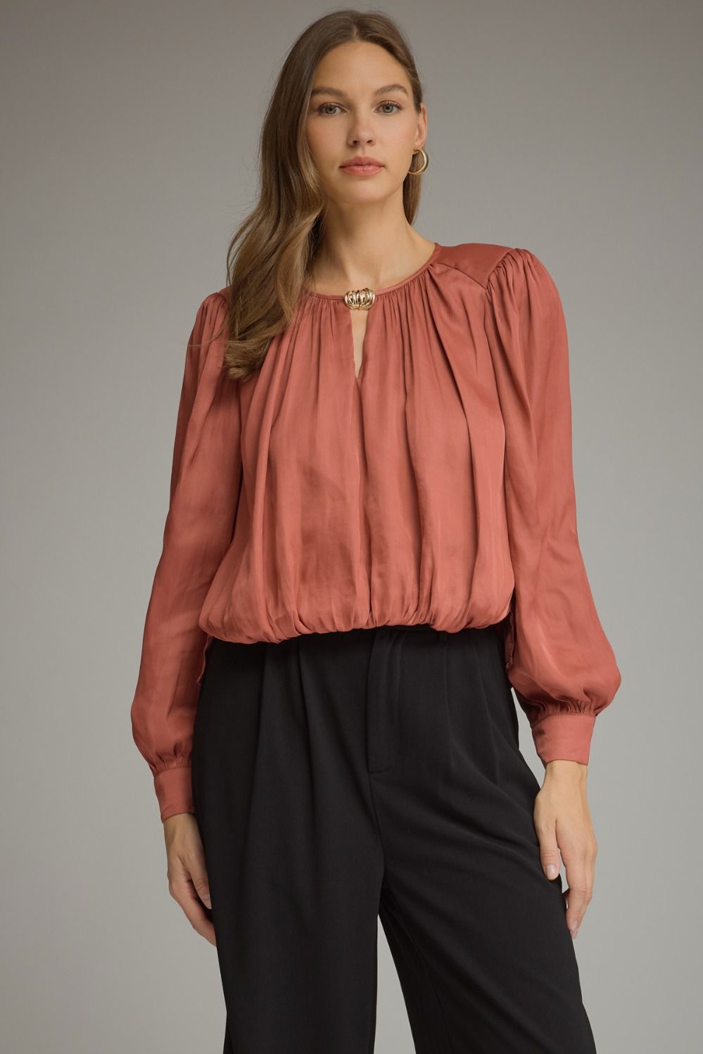ENTRO Long Sleeve Round Neck Top In Rose