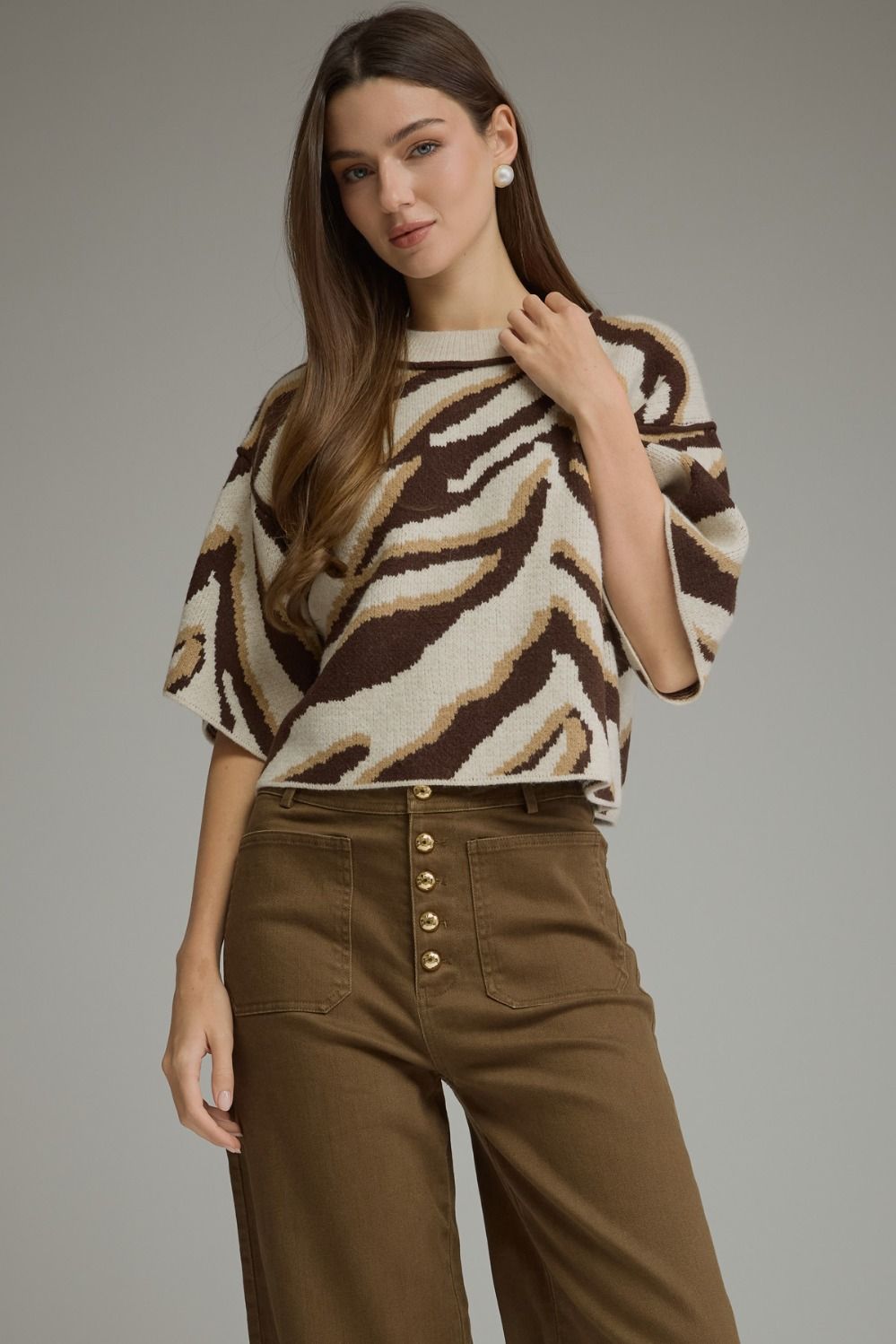 ENTRO Animal Print Short Sleeve Sweater Top In Oatmeal