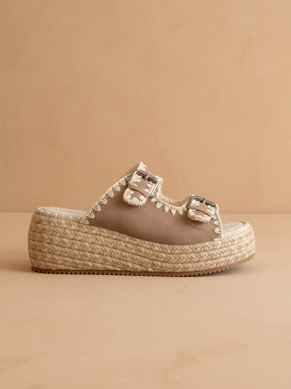 The Eugenia | Cedar Wood Embroidered Raffia Platform Slide